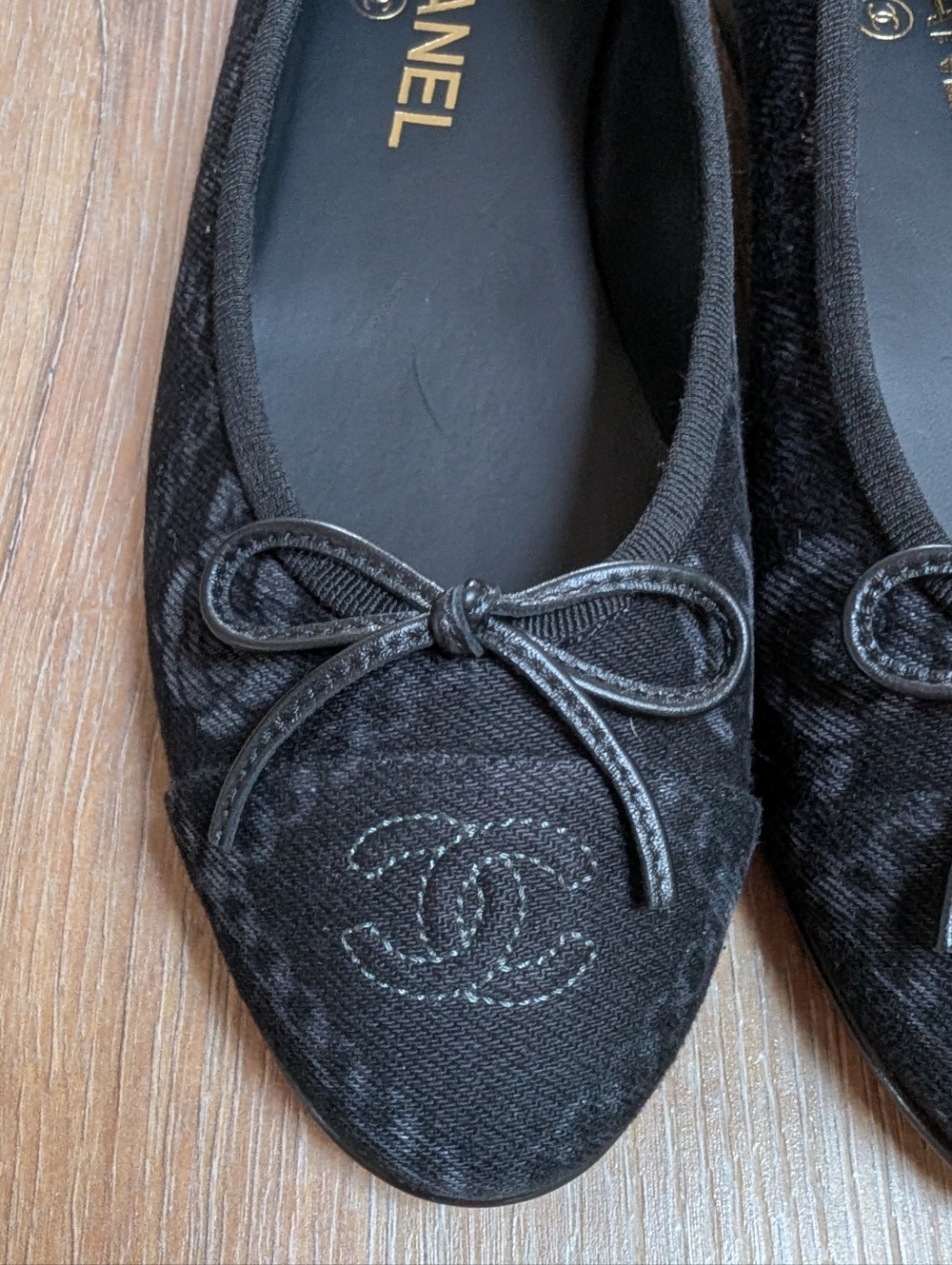 CHANEL Black Denim CC Bow Ballet Flats - Picture 4 of 10